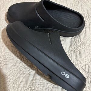 OOFOS  Black Slip-On Sandals